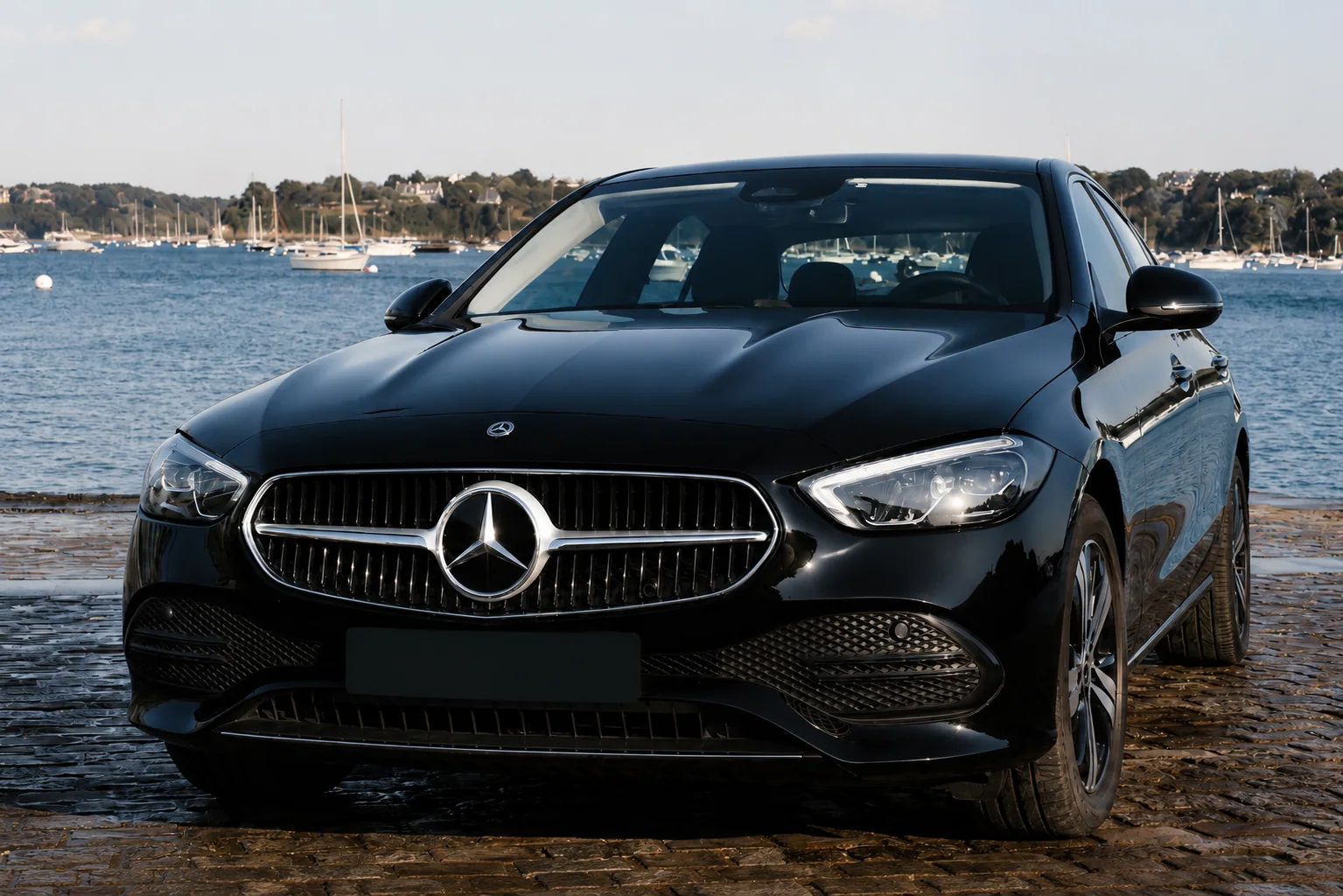 Vue de face de la Mercedes Classe C de Royal VTC